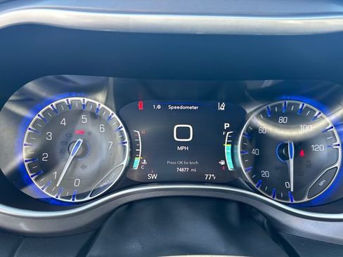 Used 2023 Chrysler Pacifica Touring-L FWD image 22