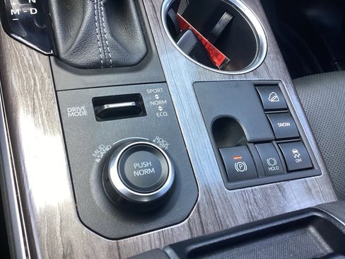 Used 2024 Toyota Highlander Limited image 18