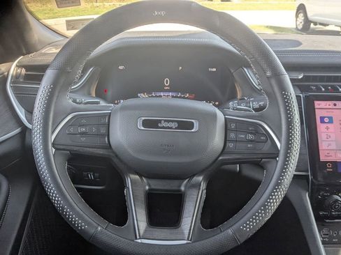Used 2025 Jeep Grand Cherokee Limited w/ Luxury Tech Group II AWD/4WD image 22
