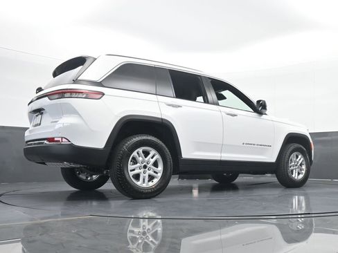 Used 2025 Jeep Grand Cherokee Laredo image 57