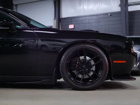 Used 2016 Dodge Challenger R/T image 10