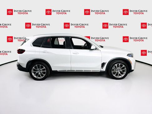 Used 2024 BMW X5 xDrive40i w/ Premium Package AWD/4WD image 4