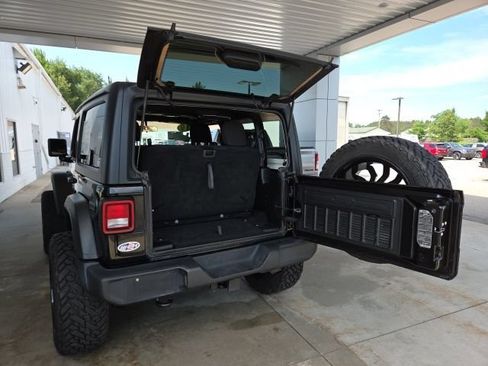 Used 2019 Jeep Wrangler Sport w/ Quick Order Package 23S AWD/4WD image 19