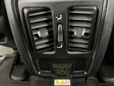 Used 2018 Jeep Grand Cherokee Laredo AWD/4WD image 18