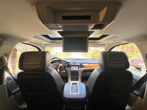 Used 2011 Cadillac Escalade Platinum image 77