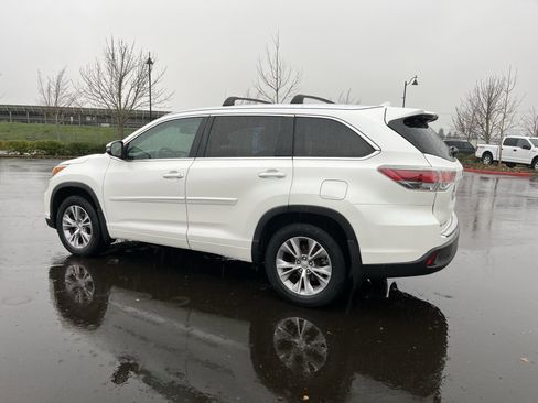 Used 2015 Toyota Highlander XLE image 3
