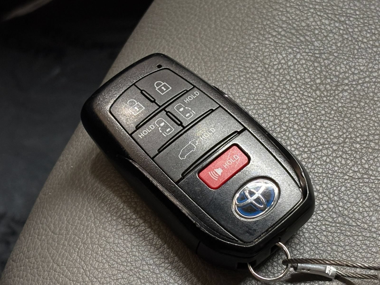 Used 2025 Toyota Sienna XLE FWD image 20