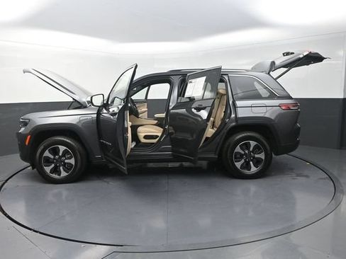Used 2023 Jeep Grand Cherokee 4WD 4xe image 32