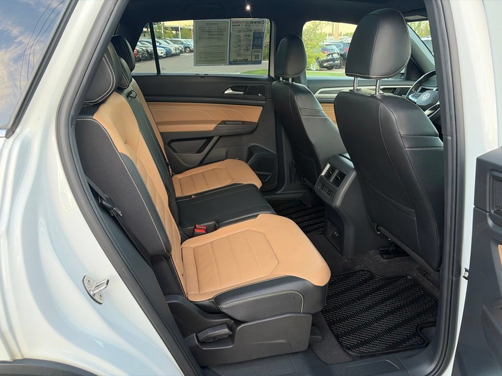 Used 2023 Volkswagen Atlas Cross Sport SEL Premium R-Line AWD/4WD image 17