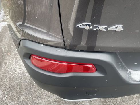 Used 2015 Jeep Cherokee Limited image 11