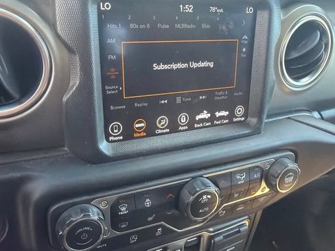 Used 2020 Jeep Gladiator Rubicon AWD/4WD image 9