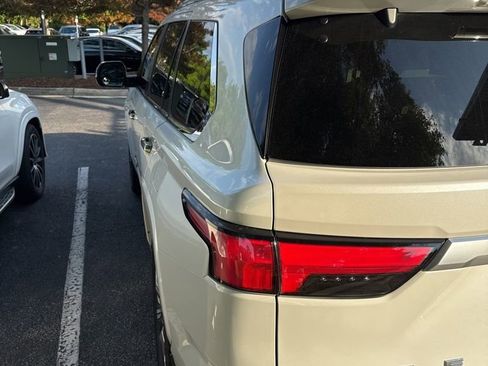 Used 2024 Toyota Sequoia Capstone image 4