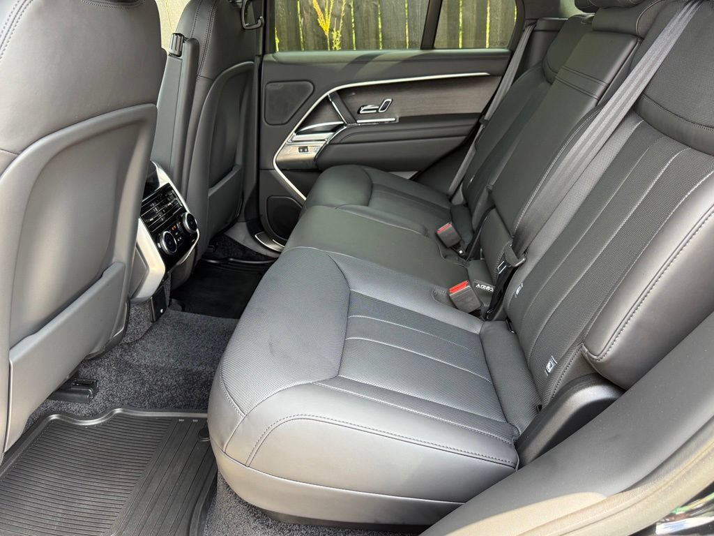 Certified 2026 Land Rover Range Rover SE AWD/4WD image 32