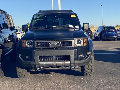 Used 2024 Toyota Land Cruiser image 3
