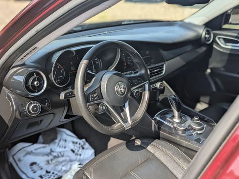 Used 2017 Alfa Romeo Giulia image 22