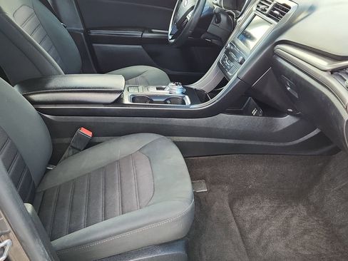 Used 2020 Ford Fusion SE FWD image 11