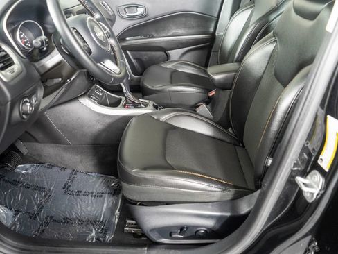 Used 2018 Jeep Compass Latitude w/ Popular Equipment Group FWD image 10