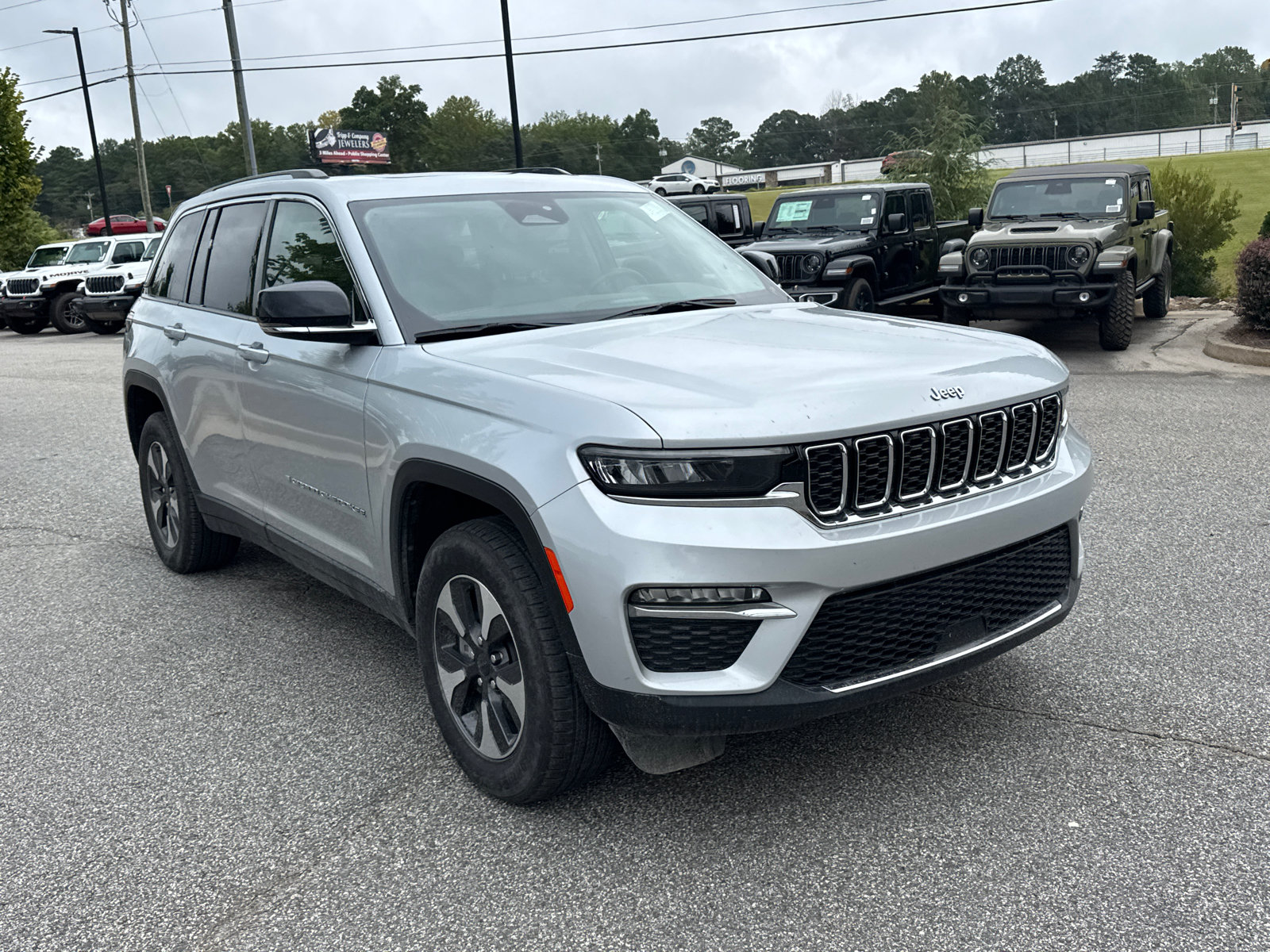 Used 2024 Jeep Grand Cherokee Limited 4xe AWD/4WD image 5