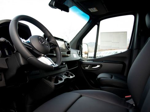 New 2025 Mercedes-Benz Sprinter 2500 image 12