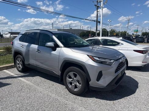 Used 2023 Toyota RAV4 LE AWD/4WD image 4