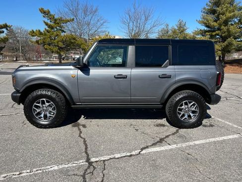 Used 2025 Ford Bronco Badlands image 6