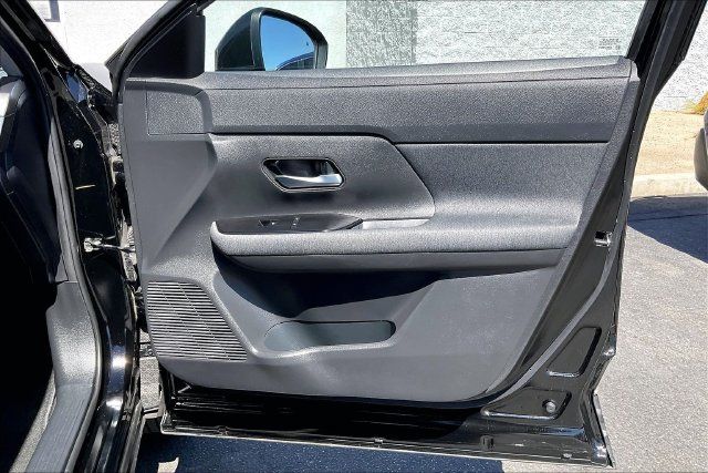 Certified 2025 Nissan Kicks SV FWD image 23