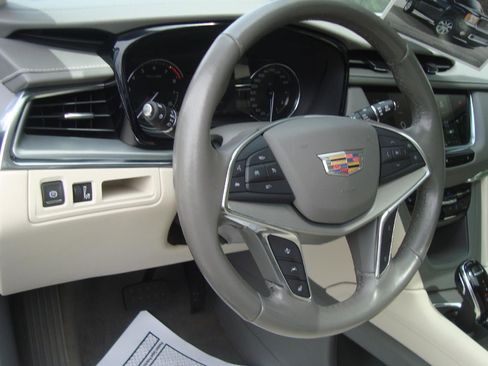 Certified 2021 Cadillac XT5 Premium Luxury AWD/4WD image 12