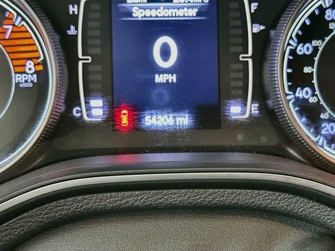 Used 2019 Jeep Cherokee Latitude w/ Popular Appearance Group FWD image 19