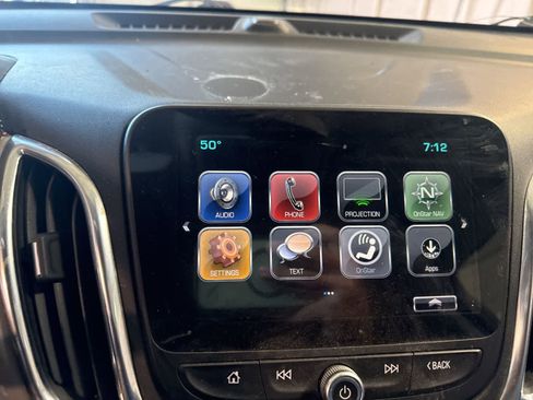 Used 2018 Chevrolet Equinox Premier image 23