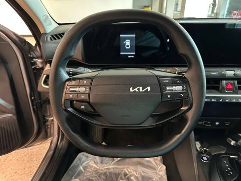 Used 2025 Kia K4 FWD image 28