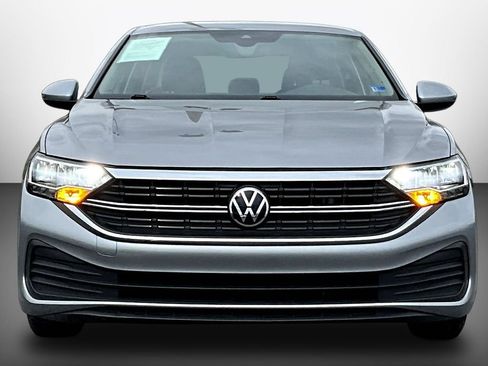 Used 2024 Volkswagen Jetta SE FWD image 2