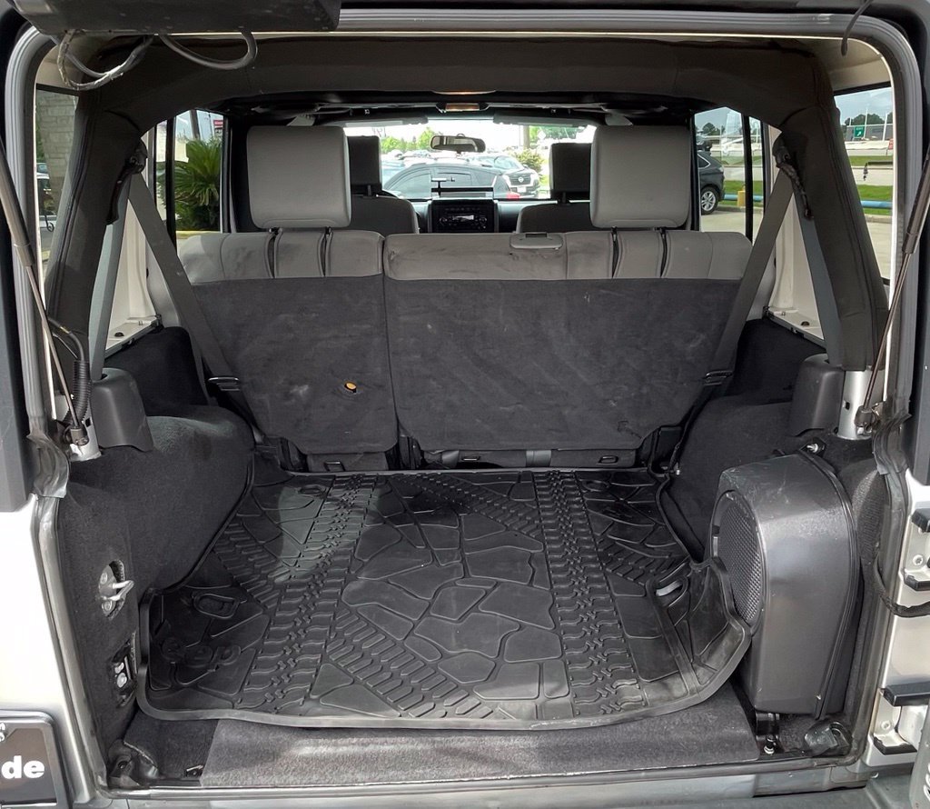 Used 2010 Jeep Wrangler Unlimited Rubicon AWD/4WD image 10