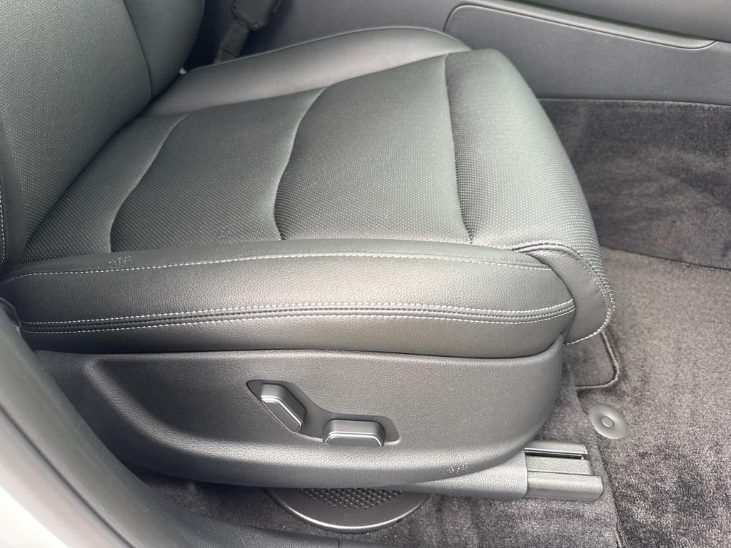 New 2026 Genesis GV70 2.5T AWD/4WD image 14