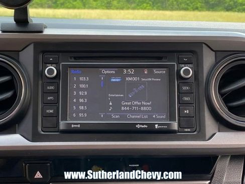 Used 2017 Toyota Tacoma 4x4 Double Cab image 29