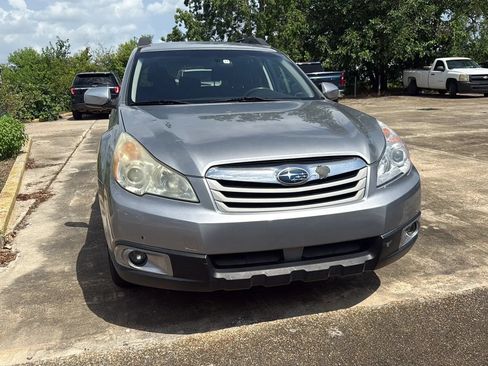 Used 2010 Subaru Outback 2.5i Premium AWD/4WD image 3