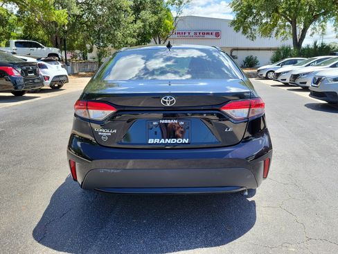 Used 2022 Toyota Corolla LE image 6