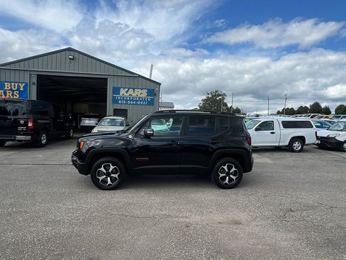 Used 2019 Jeep Renegade Trailhawk AWD/4WD image 3