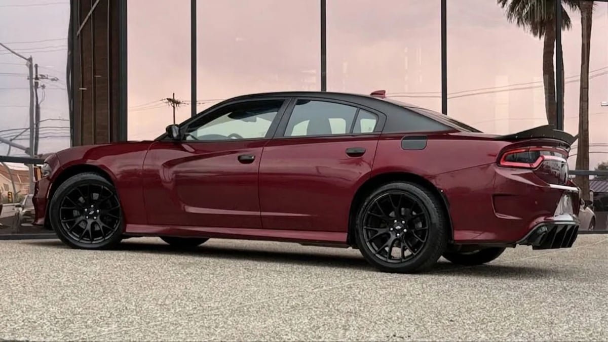 Used 2019 Dodge Charger R/T w/ Blacktop Package RWD image 6