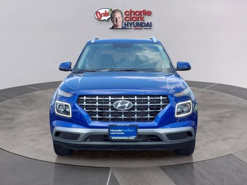 Certified 2025 Hyundai Venue Limited FWD image 8