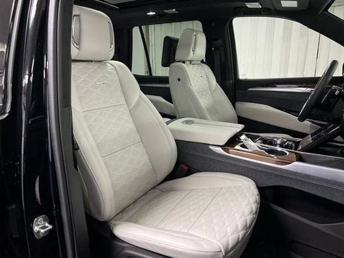 Used 2026 Cadillac Escalade Platinum Sport w/ LPO, ONYX Package AWD/4WD image 17