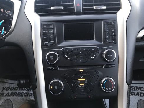 Used 2016 Ford Fusion SE w/ Equipment Group 202A FWD image 13