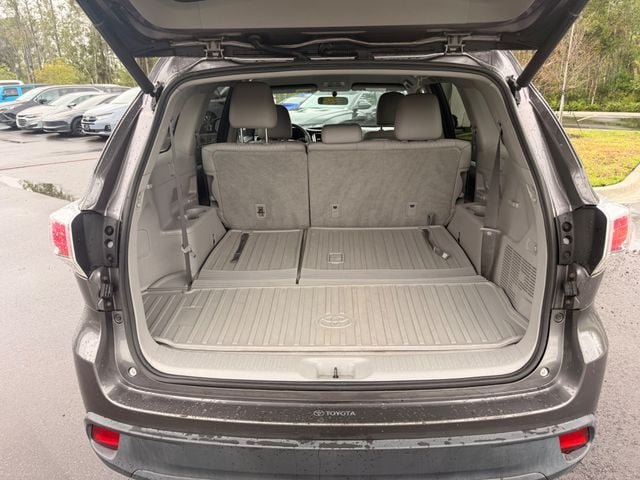Used 2016 Toyota Highlander Plus FWD image 21