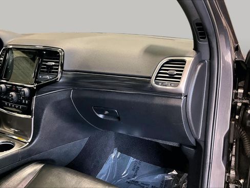Used 2019 Jeep Grand Cherokee Limited AWD/4WD image 18