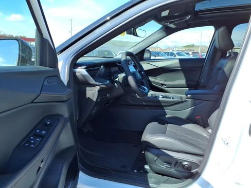 New 2026 Jeep Cherokee Overland image 7