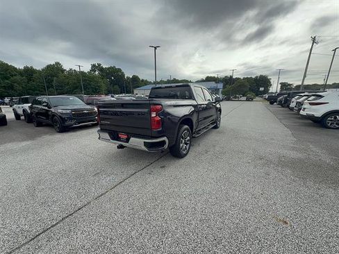 Used 2023 Chevrolet Silverado 1500 LT AWD/4WD image 6