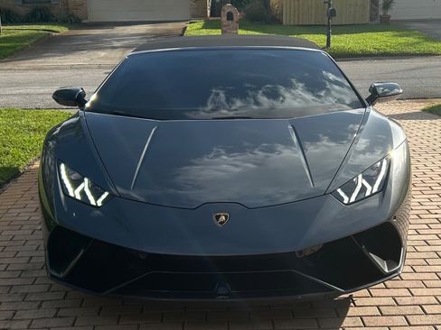 Used 2019 Lamborghini Huracan Performante image 3