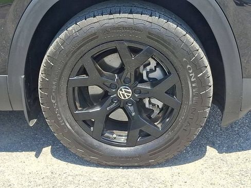 Used 2024 Volkswagen Atlas Peak Edition SEL AWD/4WD image 28
