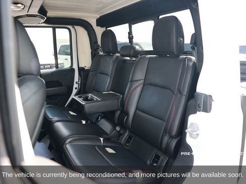 Used 2021 Jeep Gladiator Rubicon image 12