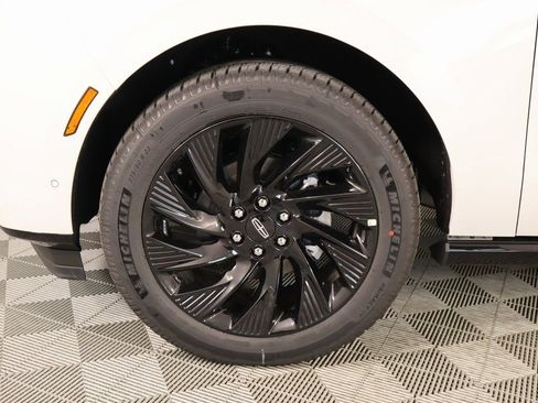 New 2025 Lincoln Navigator Reserve w/ Jet Appearance Package AWD/4WD image 19