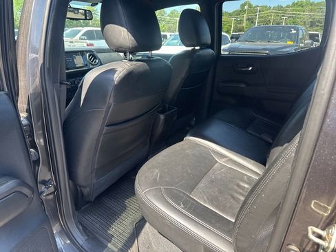 Used 2016 Toyota Tacoma TRD Sport w/ Towing Package AWD/4WD image 13